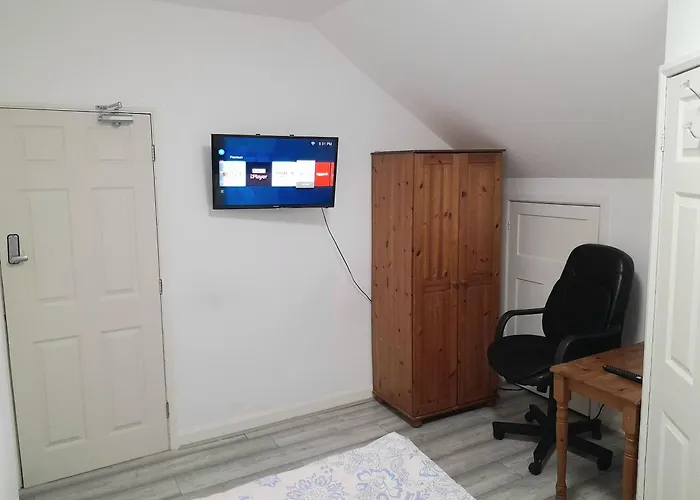 Double Ensuite Room Free Parking